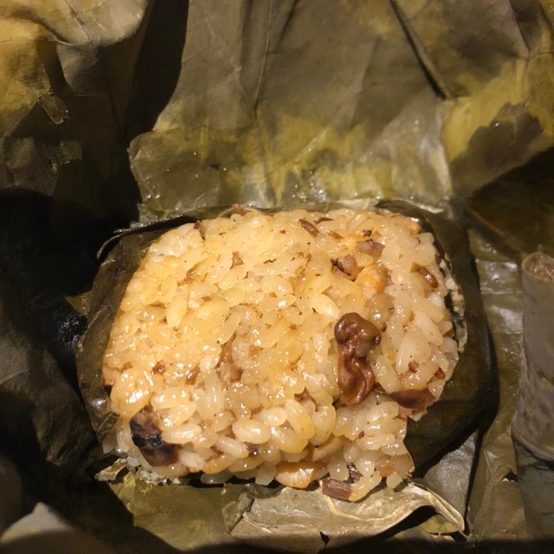 中華おこわ　蓮の葉包み(ロイヤルウイング)