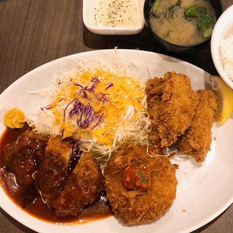 エビクリームコロッケと牡蠣フライとヘレとんかつ定食(とんかつひろ喜　喜連瓜破店)