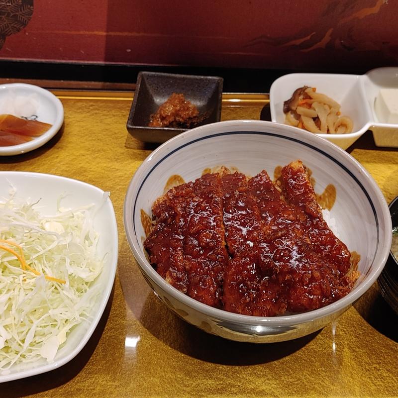 みそかつ(矢場とん　名古屋城金シャチ横丁)