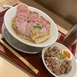 特製金色貝そば+炙りチャーシュー丼(燃えよ麺助)