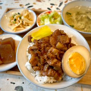魯肉飯定食(猫米 まおみい)