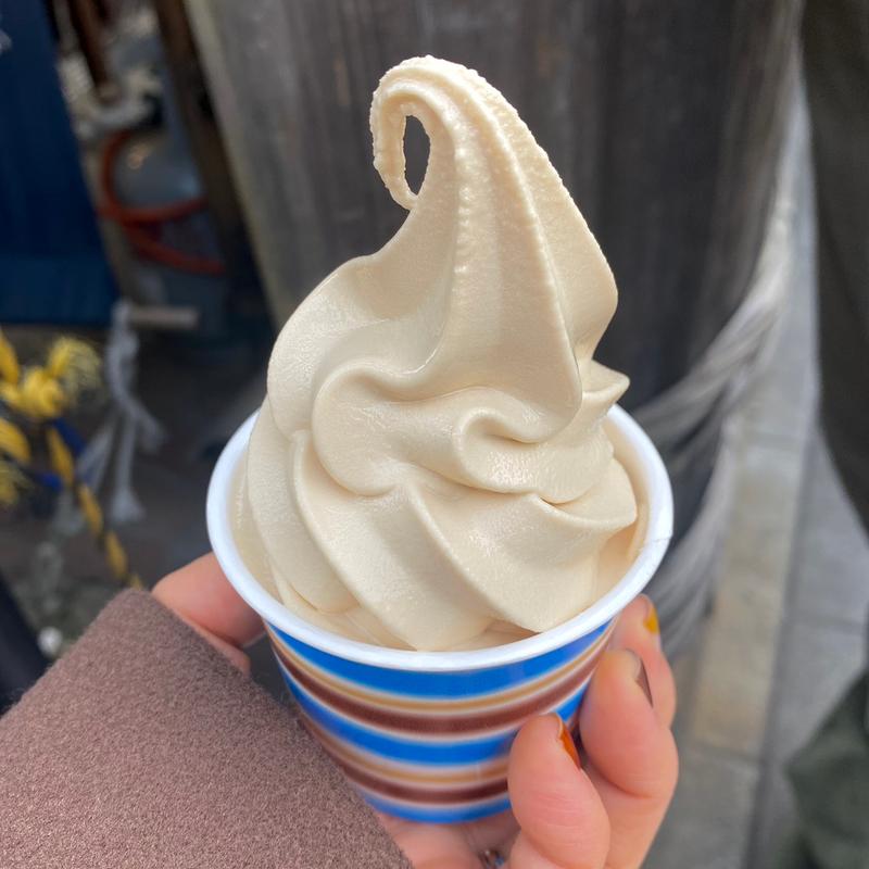 醤油ソフト(醤遊王国 川越時の鐘店（弓削多醤油）)