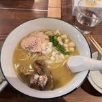 魚介白湯拉麺(らーめん大衆酒場 一富士)
