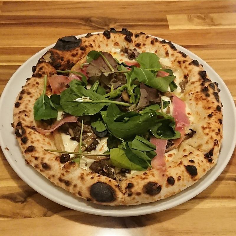 三種の木ノ子と生ハムの釜焼きピザ(季節の産直食材×イタリアン グリーンハウス 青葉台)