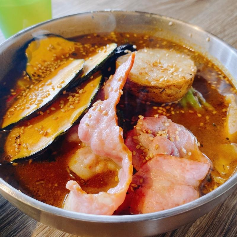 ベジタブルカレー　ナリアルスープ　ベーコントッピング(アジアンスープカリー べす )