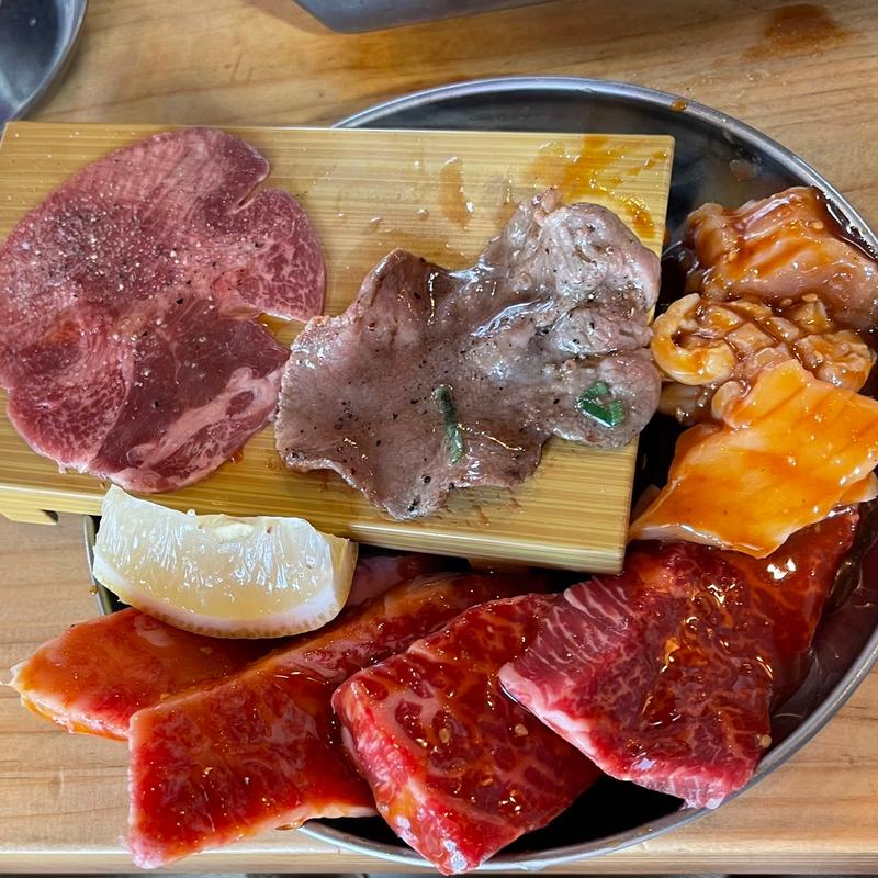 ええとこちょい盛り(焼肉ホルモンまるよし精肉店 新福島店)