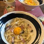 白いグラタンカルボナーラ(原宿Food Factory)