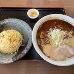 マー油･豚骨ラーメン　半チャーハン(手打らーめん珍來 東金店)