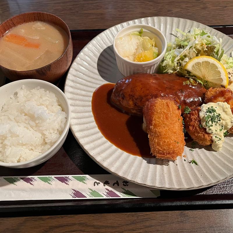 ハンバーグと牡蠣フライと甘えびのクリームコロッケ(サフラン サフラン)