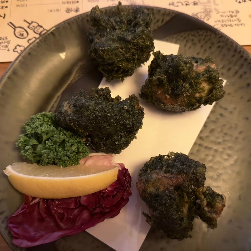 牡蠣に生青のりをからめた天ぷら(居酒屋りしり)
