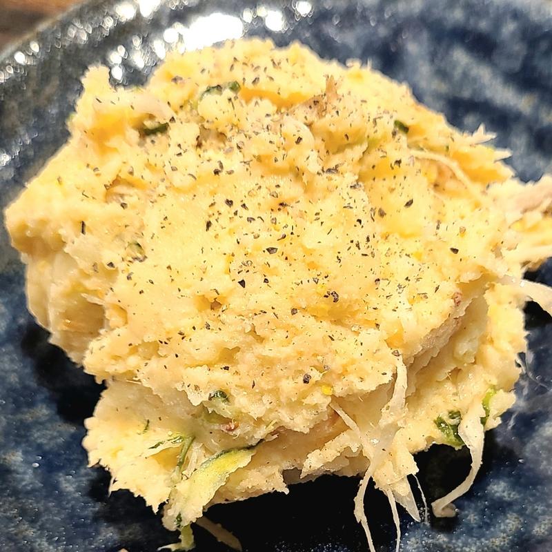 燻製鮭のポテトサラダ(もつ焼き居酒屋 エンジン)