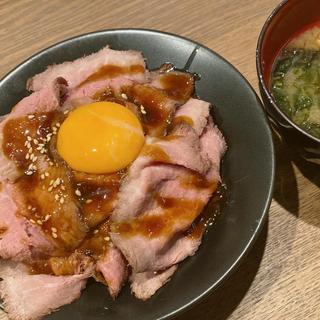 ローストビーフ丼(UZU cafe)