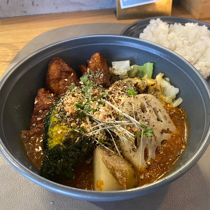 タンドリーチキンと焦がしキャベツチーズカリー(202カリー堂)