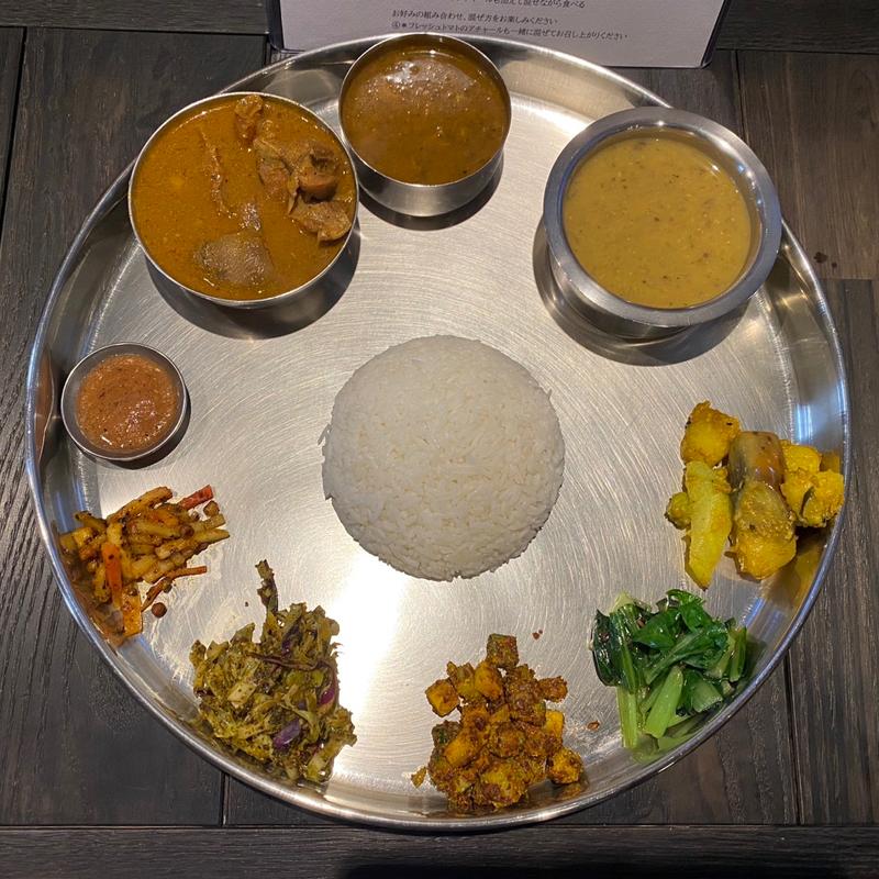 ダルバート(骨付き山羊肉のカレー)(OLD NEPAL（オールド ネパール）)