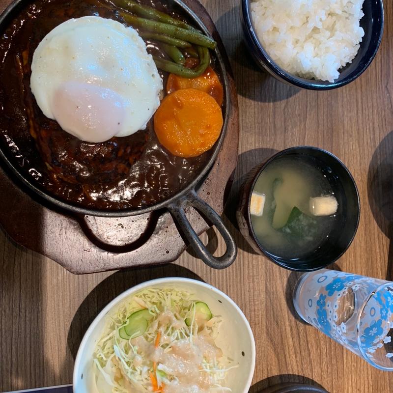 デミグラスソース目玉焼き(えびすこバーグ)