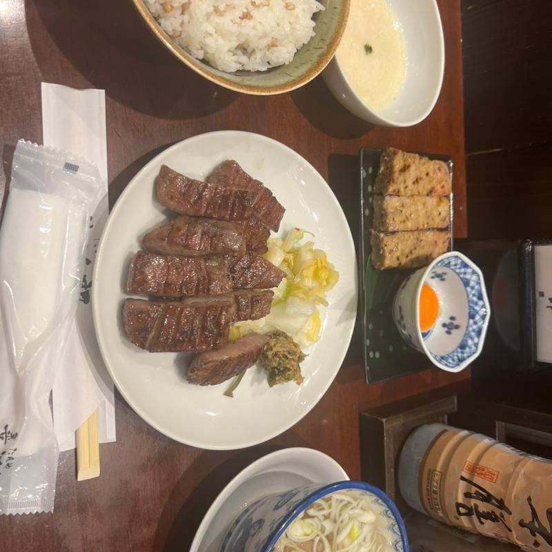 (牛たん炭焼 利久 西口本店)