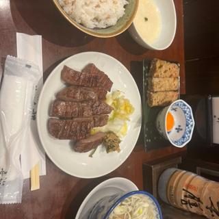 (牛たん炭焼 利久 西口本店)