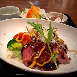 蔵王牛のタリアーノ丼(クラシック カフェ)