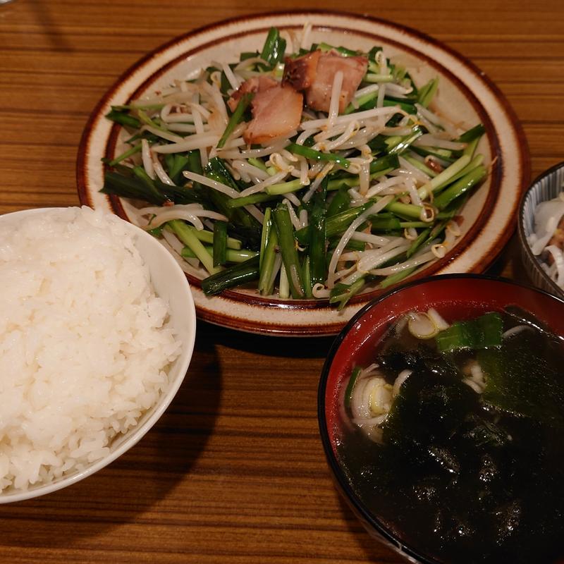 チャーシュー入りニラもやし炒め(秋山食堂 )