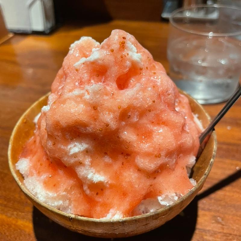 かき氷（いちごミルク）(銀座かつかみ)