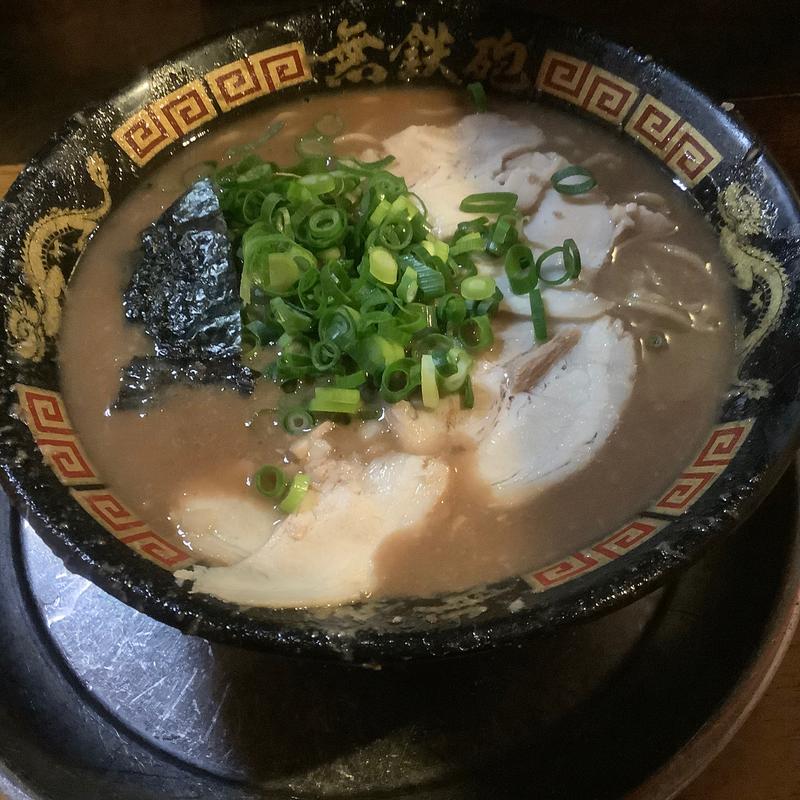 とんこつラーメン(替玉150円)(無鉄砲大阪店 （むてっぽう）)