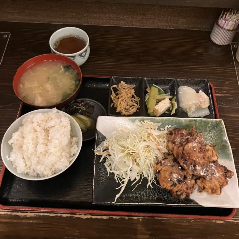 鶏の唐揚げ定食(紀の国屋くっすー)