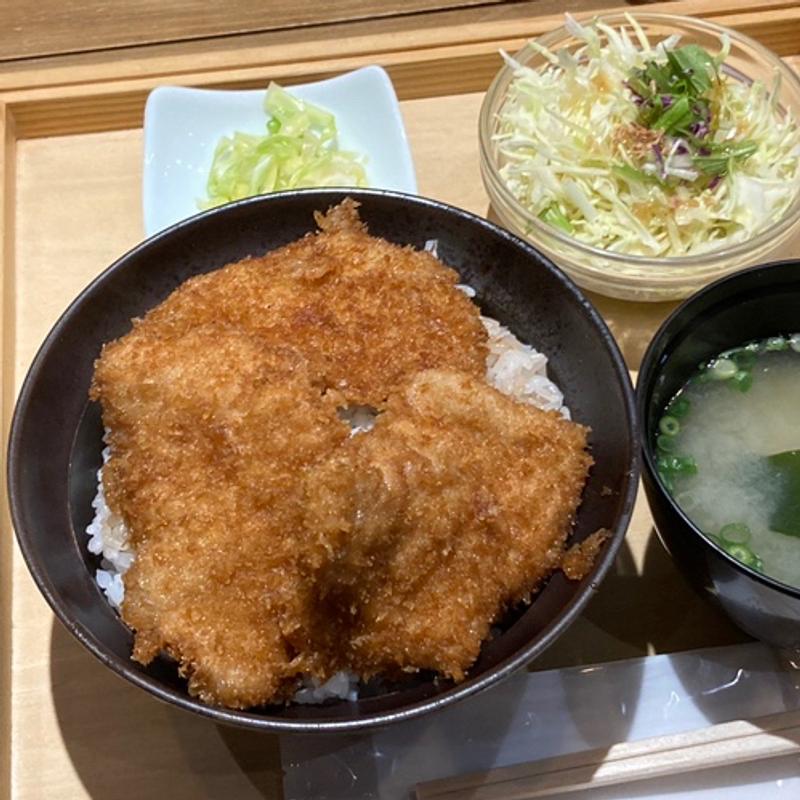 かつ丼セット ご飯大盛(新潟カツ丼　タレカツ 神保町すずらん通り店)