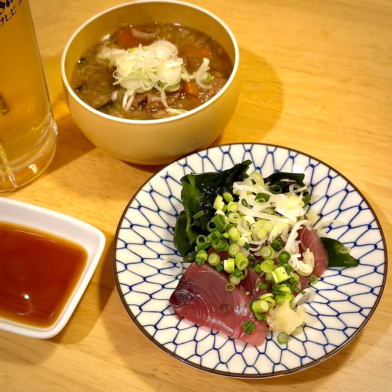 鰹刺しと煮込み(しげきん)