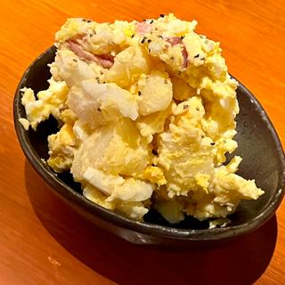 卵たっぷりポテトサラダ(牛もつ鍋・串揚げ 「わ佐んぼん」)