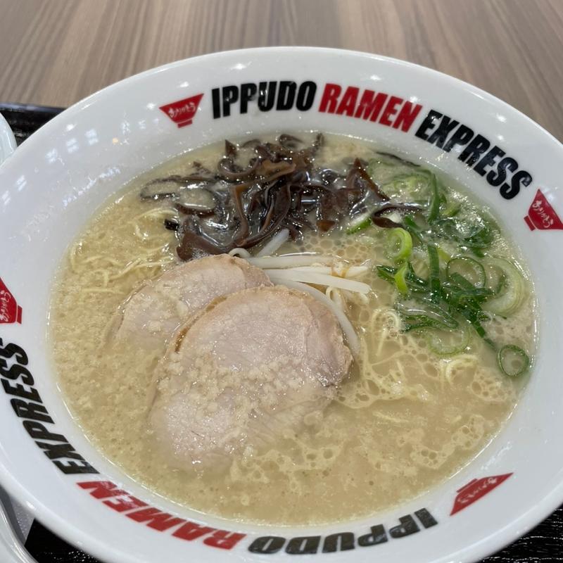 とんこつラーメン(IPPUDO RAMEN EXPRESS 神戸三田プレミアム・アウトレット店)