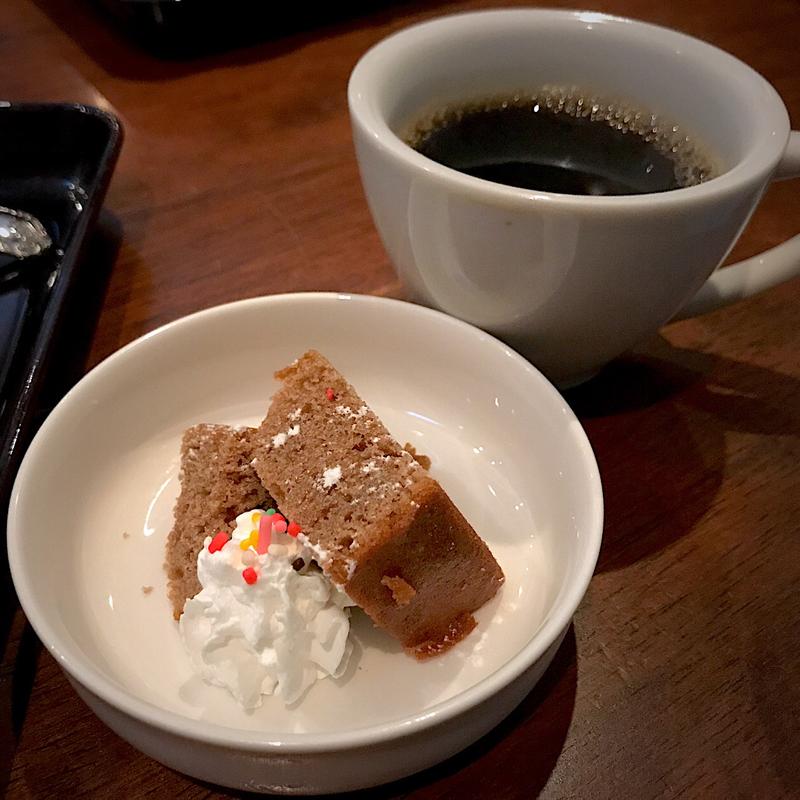 ミニデザートとホットコーヒー(クラシック カフェ)