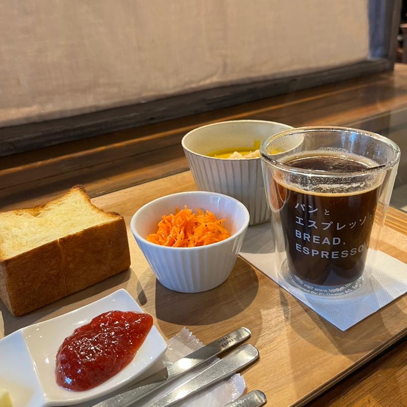 トーストセット(パンとエスプレッソとTAKANAWA GATEWAY)