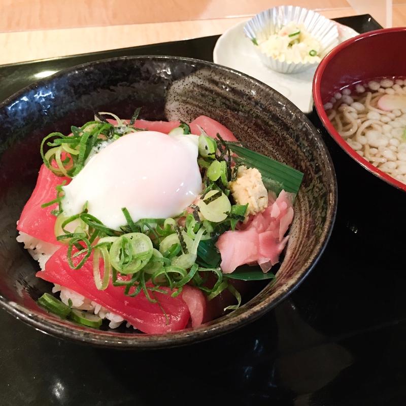 月見ネギトロ丼(銀しゃり)