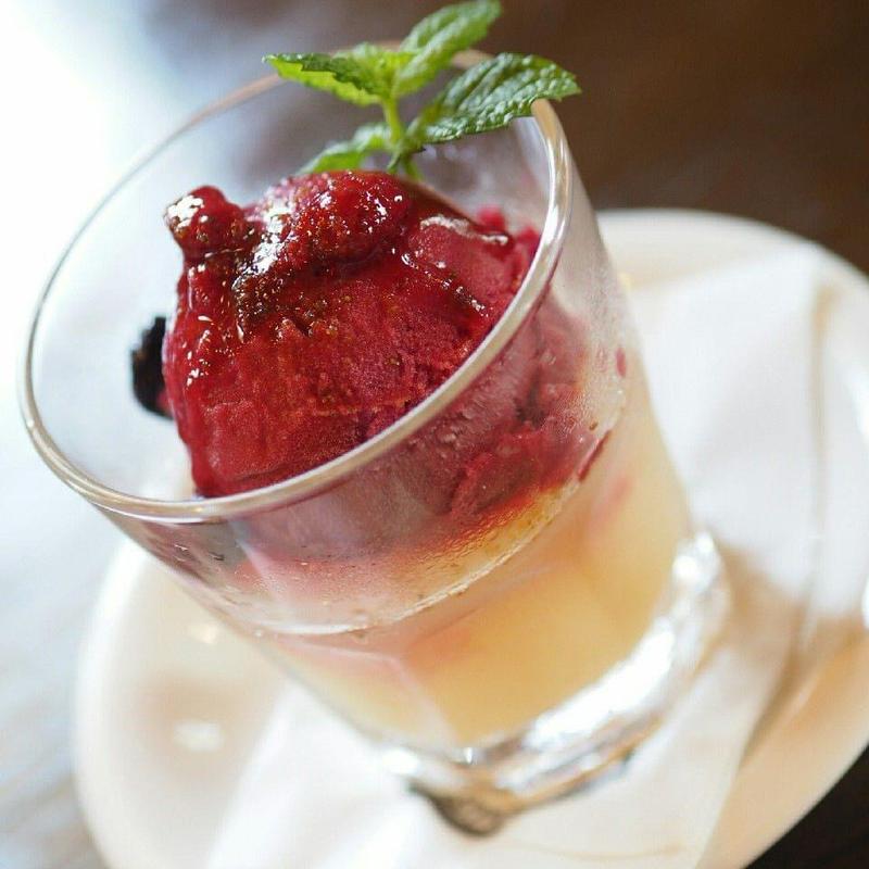 グレープフルーツのゼリーとカシスのシャーベット(カントリーレストランスワン)