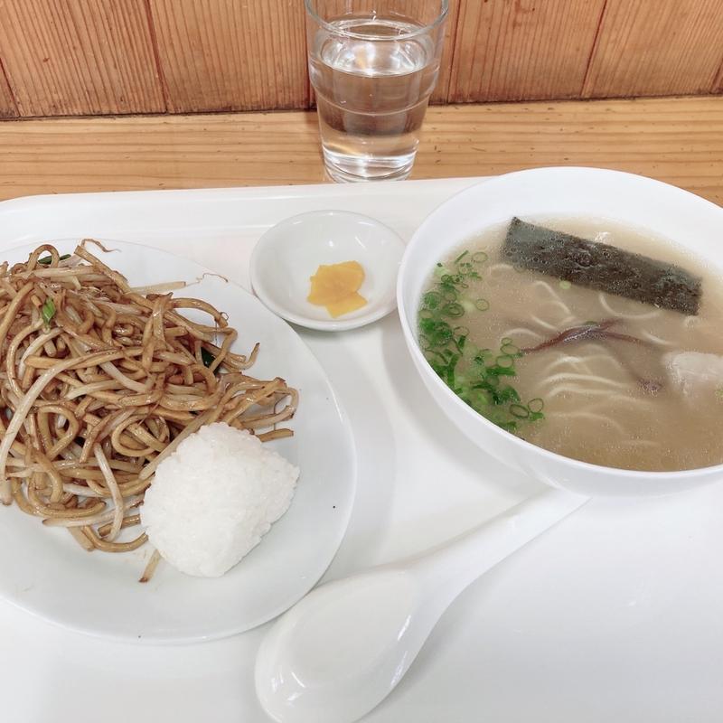 Aランチ（ハーフ焼そば、ハーフラーメン、おにぎり）(らく亭 )