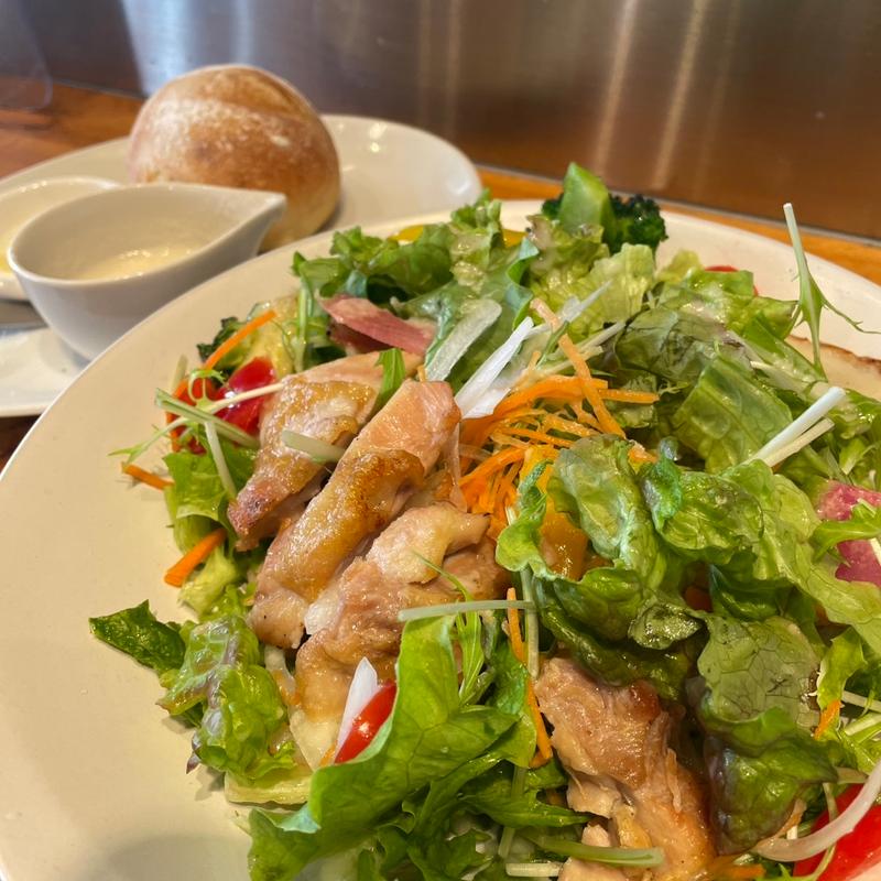 グリルチキンサラダボール(BISTRO KUU)