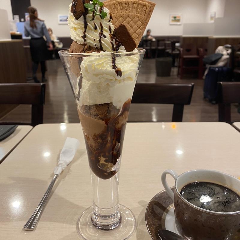 スノーロイヤル生チョコパフェ(雪印パーラー 札幌本店)