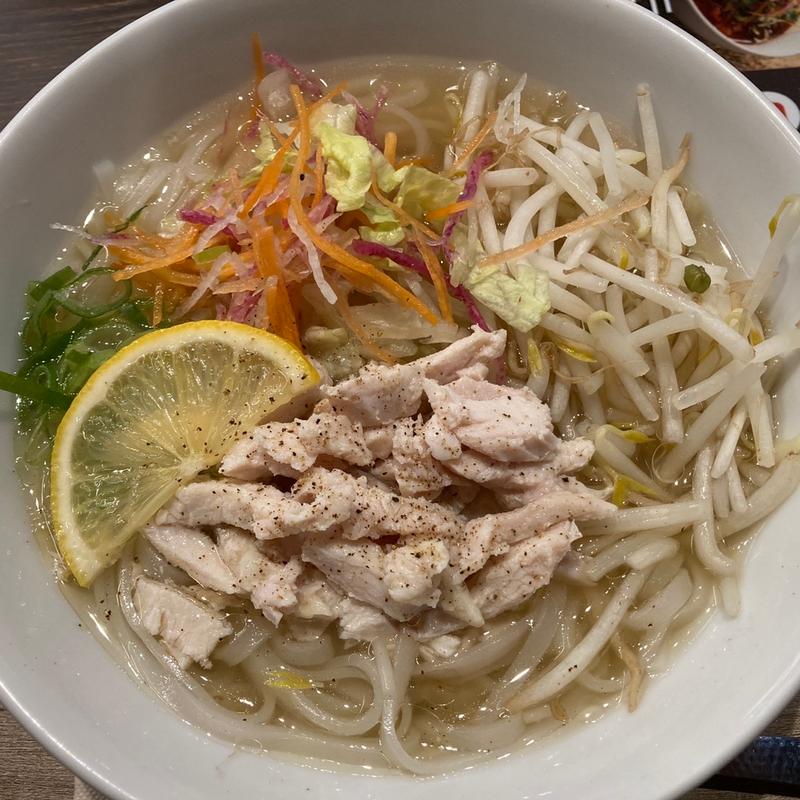 鶏のフォー(コムフォー丸の内オアゾ店)