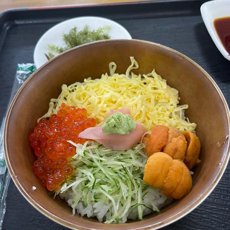 ウニいくら丼(パヤオ直売店 （ぱやおちょくばいてん）)