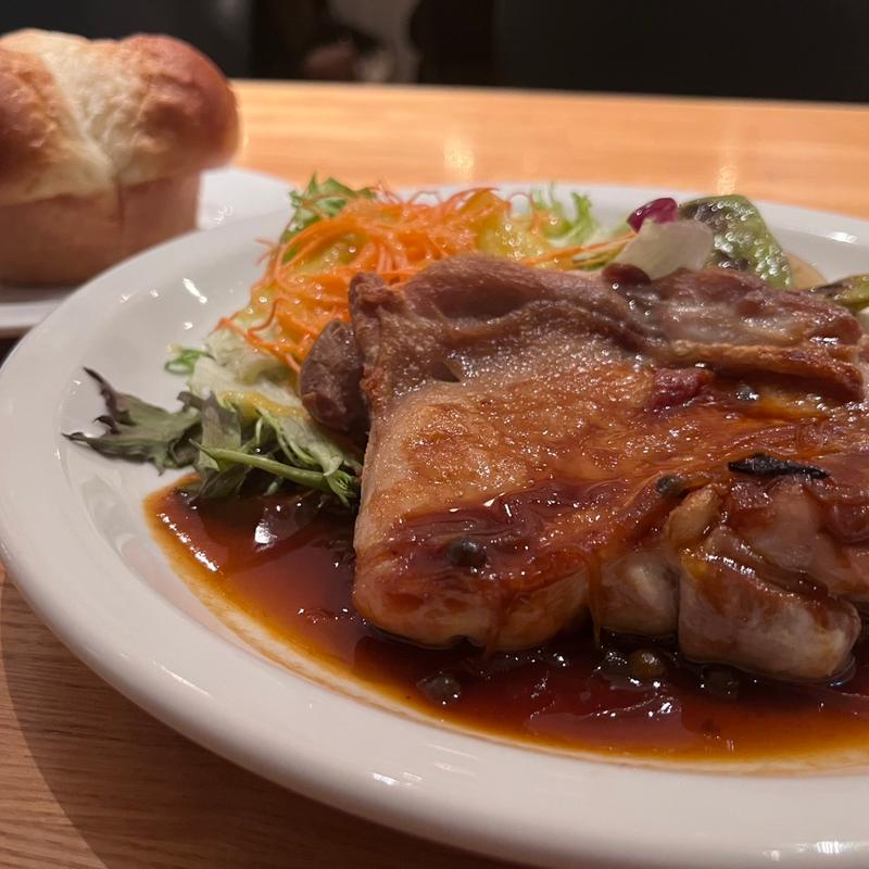 チキンのロースト(シャンデリア テーブル)