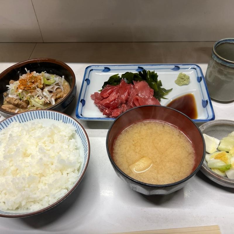 中落ち定食とモツ煮単品(福田家食堂)