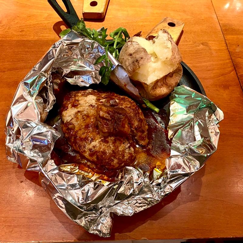 百年洋食ハンバーグ(グリルキャピタル東洋亭 なんば店 TOUYOUTEI)