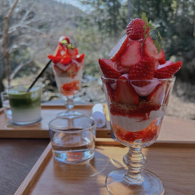 いちごパフェ(茶気茶気 )