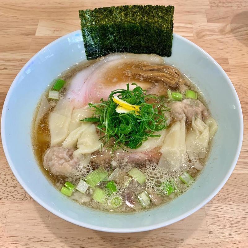 肉ワンタンメン煮干し(地球の中華そば)