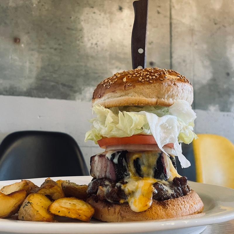 FAT BACON CHEESE BURGER(Overcook Burger Bar オーバークック・バーガー・バー)