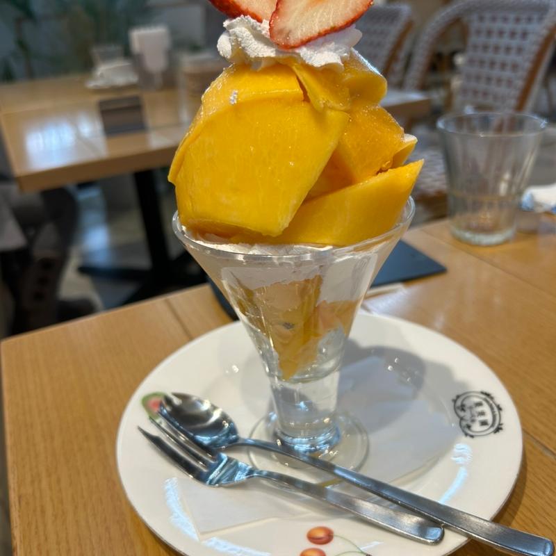 パパイヤパフェ(果実園リーベル エキュート立川店)