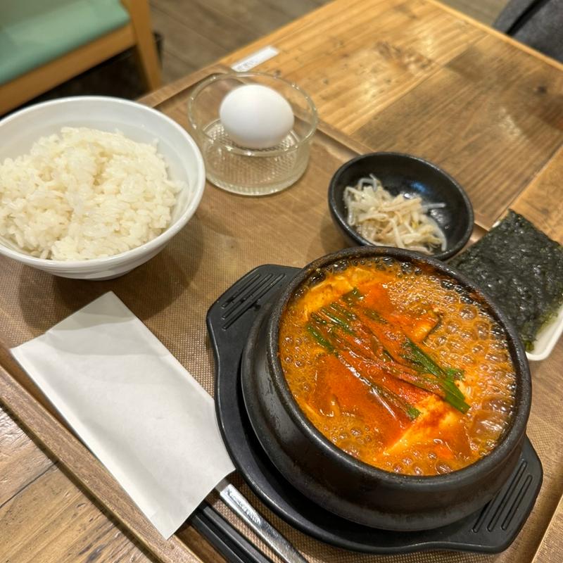 広島県産牡蠣スンドゥブ定食(スンドゥブ専門店青山スンドゥブ食堂)