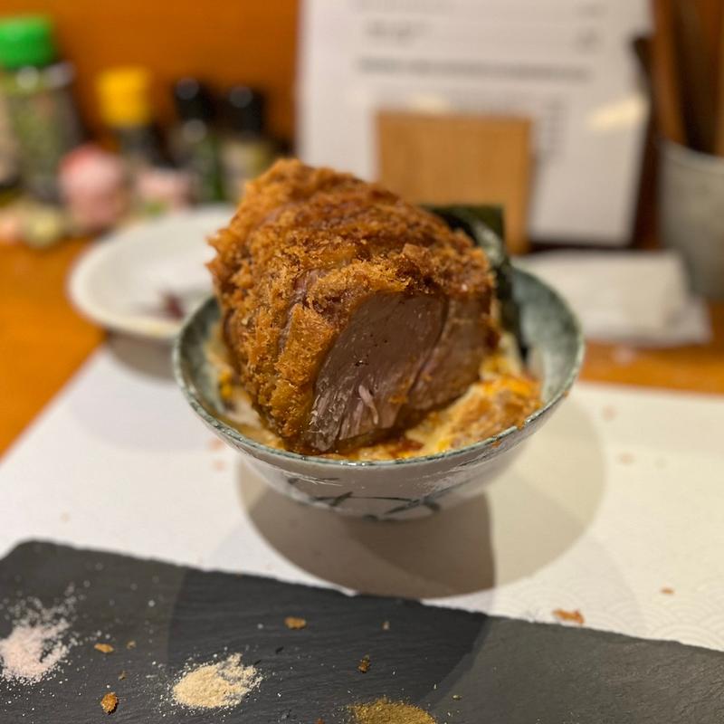 特上5センチ焼きかつ丼 ピクルス付(大阪 かつ丼 ちよ松道頓堀本店( 大盛り ・ デカ盛り ) 難波)