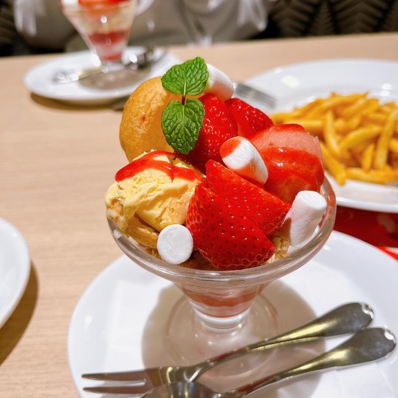 あまおう苺のシューミニパルフェ(デニーズ 上板橋店)