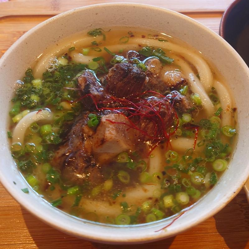 炙り牛テール葱まみれうどん（ハーフ）(麦衛門)